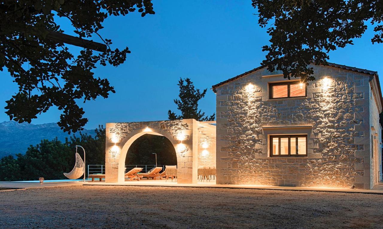 Orientem Heated Pool Villa *